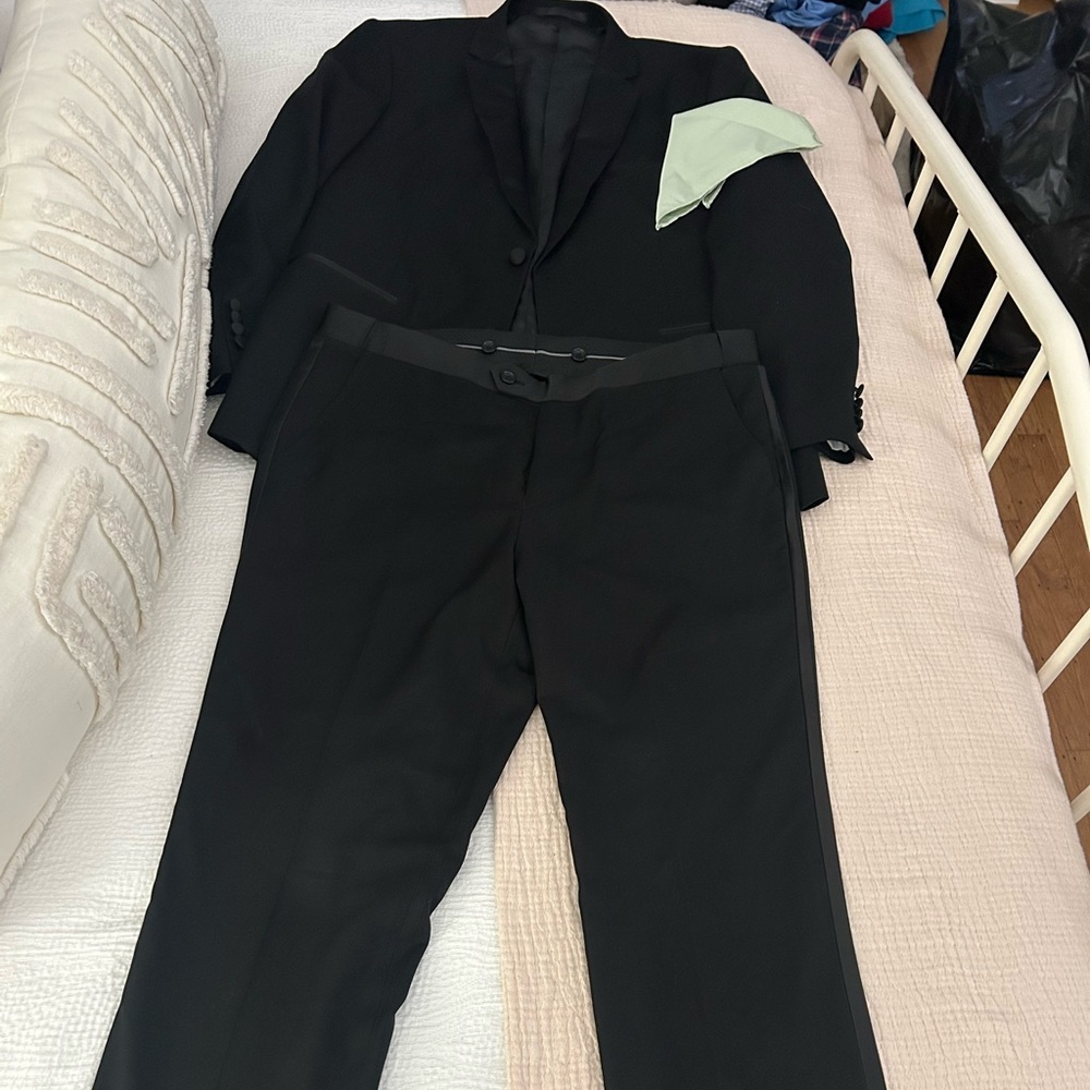 Elegant Black Men's Tuxedo Suit